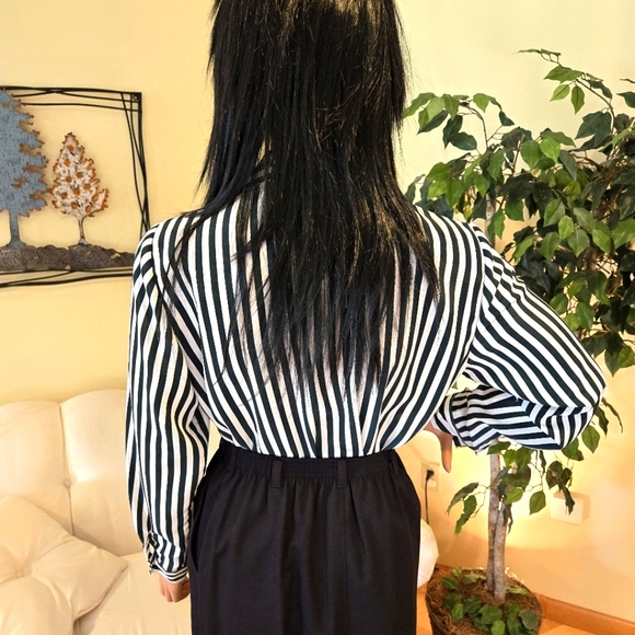 Leslie Fay Black & White Striped Woman's Ling Sleeve Blouse Size 8 Petite - Picture 4 of 16